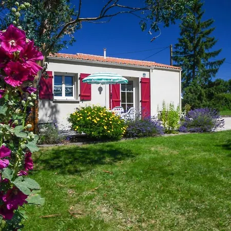 De L'hopiteau بيت للعطل