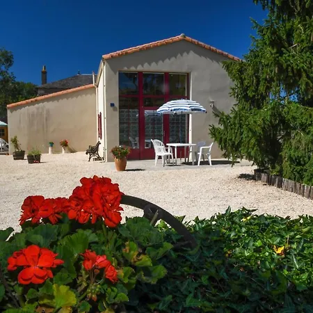 De L'hopiteau بيت للعطل